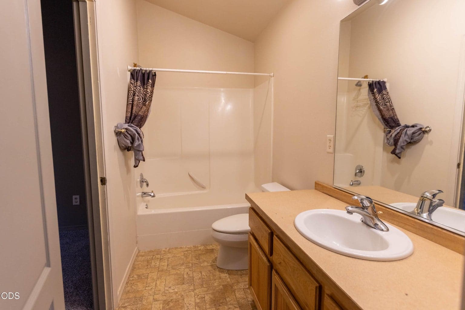 Photo of 374 NW 25th Street 34 of 41
