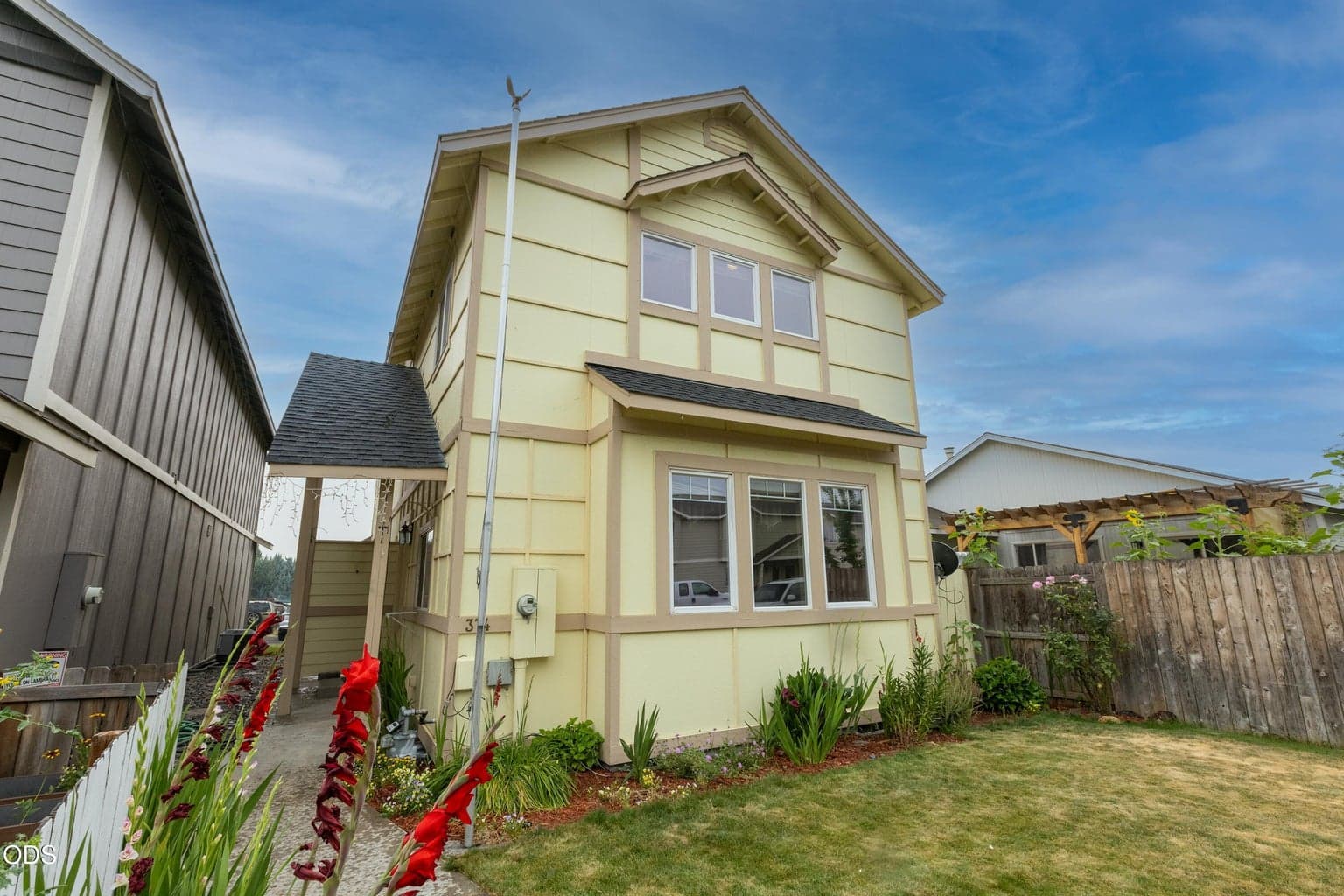 Photo of 374 25th Street 3 of 41