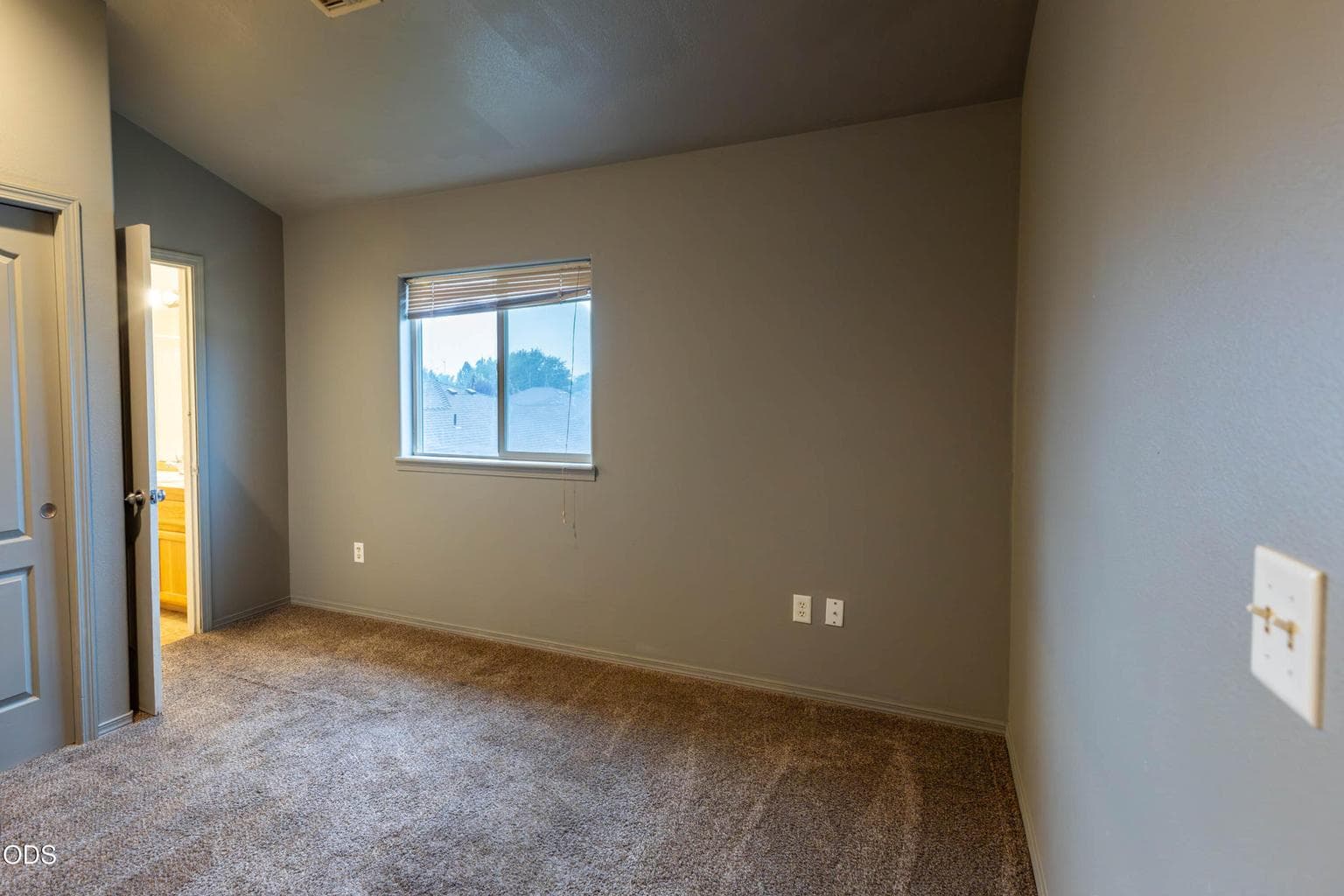 Photo of 374 NW 25th Street 32 of 41