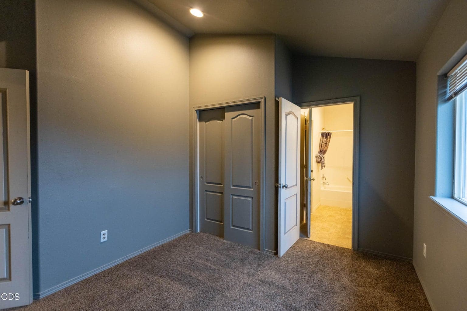 Photo of 374 NW 25th Street 31 of 41