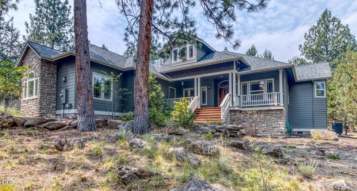 Lots of Curb Appeal