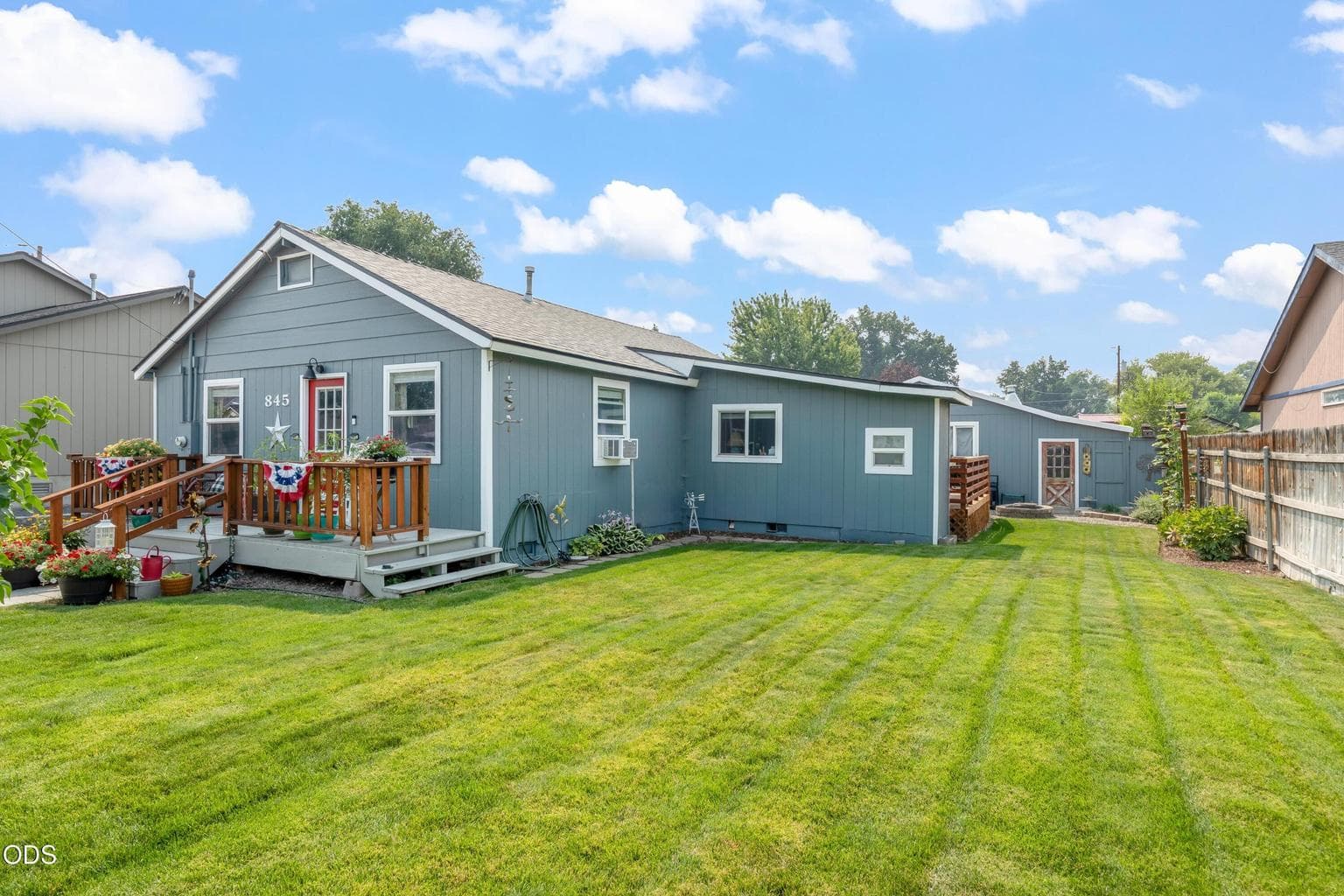 Photo of 845 Claypool Street 2 of 28