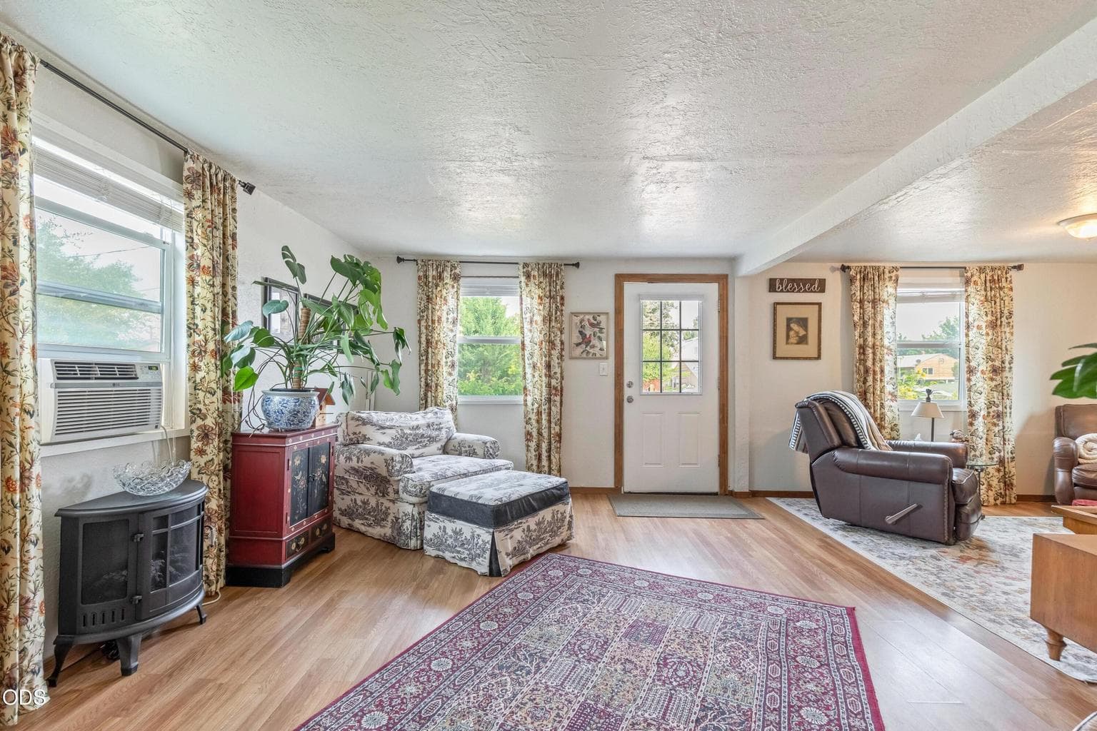 Photo of 845 Claypool Street 6 of 28
