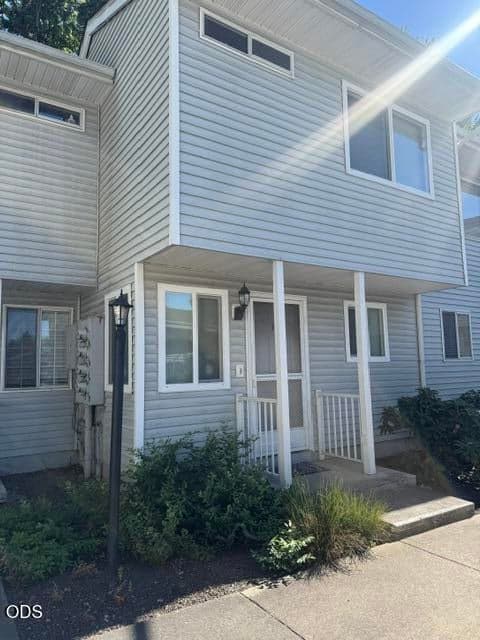 Photo of 2101 Poplar Drive 2 of 19