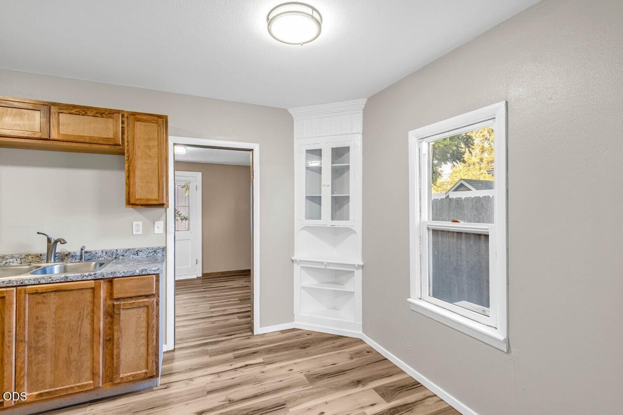 Photo of 506 Clark Street 3 of 23