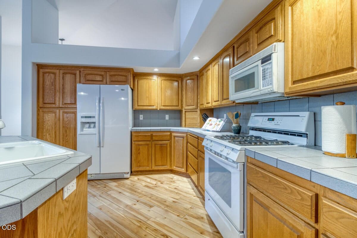 Photo of 3271 Melville Drive 5 of 21