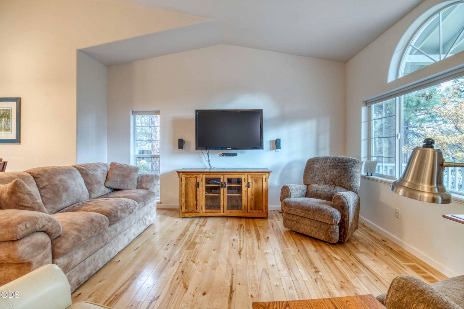Photo of 3271 Melville Drive 2 of 21