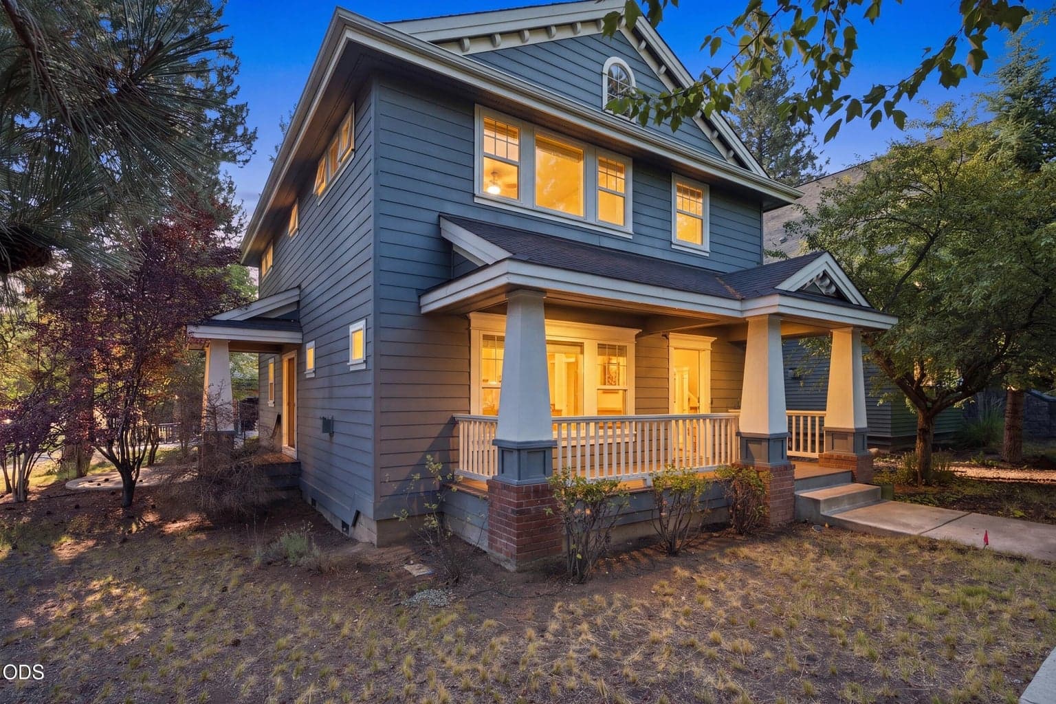 Photo of 1374 Fort Clatsop Street 1 of 30