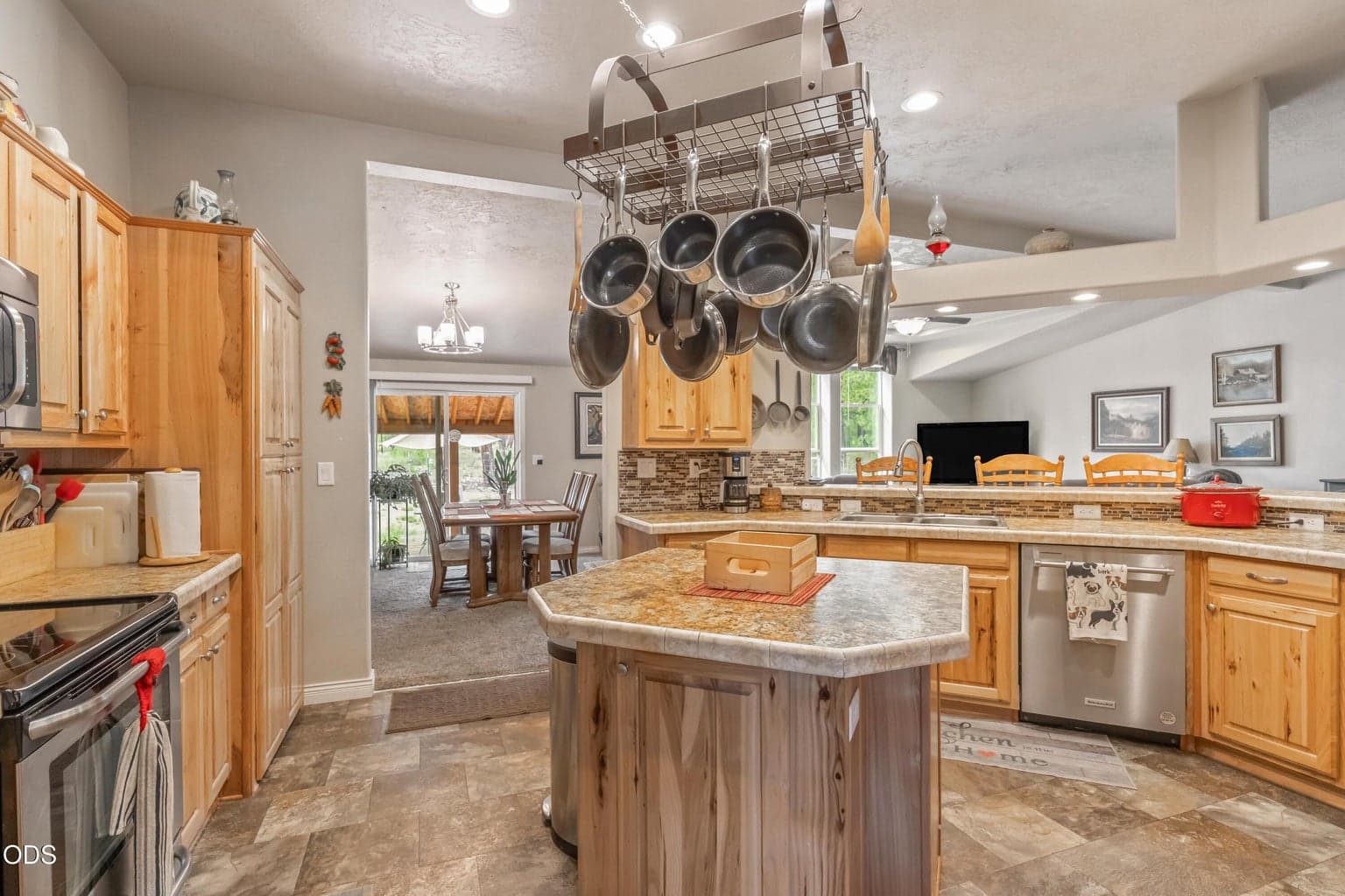 Photo of 123631 Surveyor Road 6 of 29