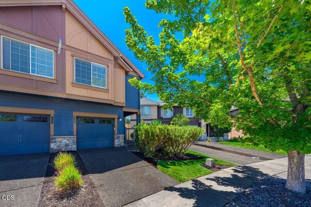 Super cute Pahlisch townhome in NW Bend close to the Deschutes River trail and parks.