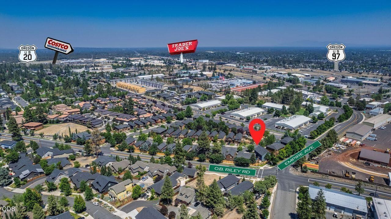 Location matters! This is a great home base, close to lots of popular amentities/shopping. Easy in/out.