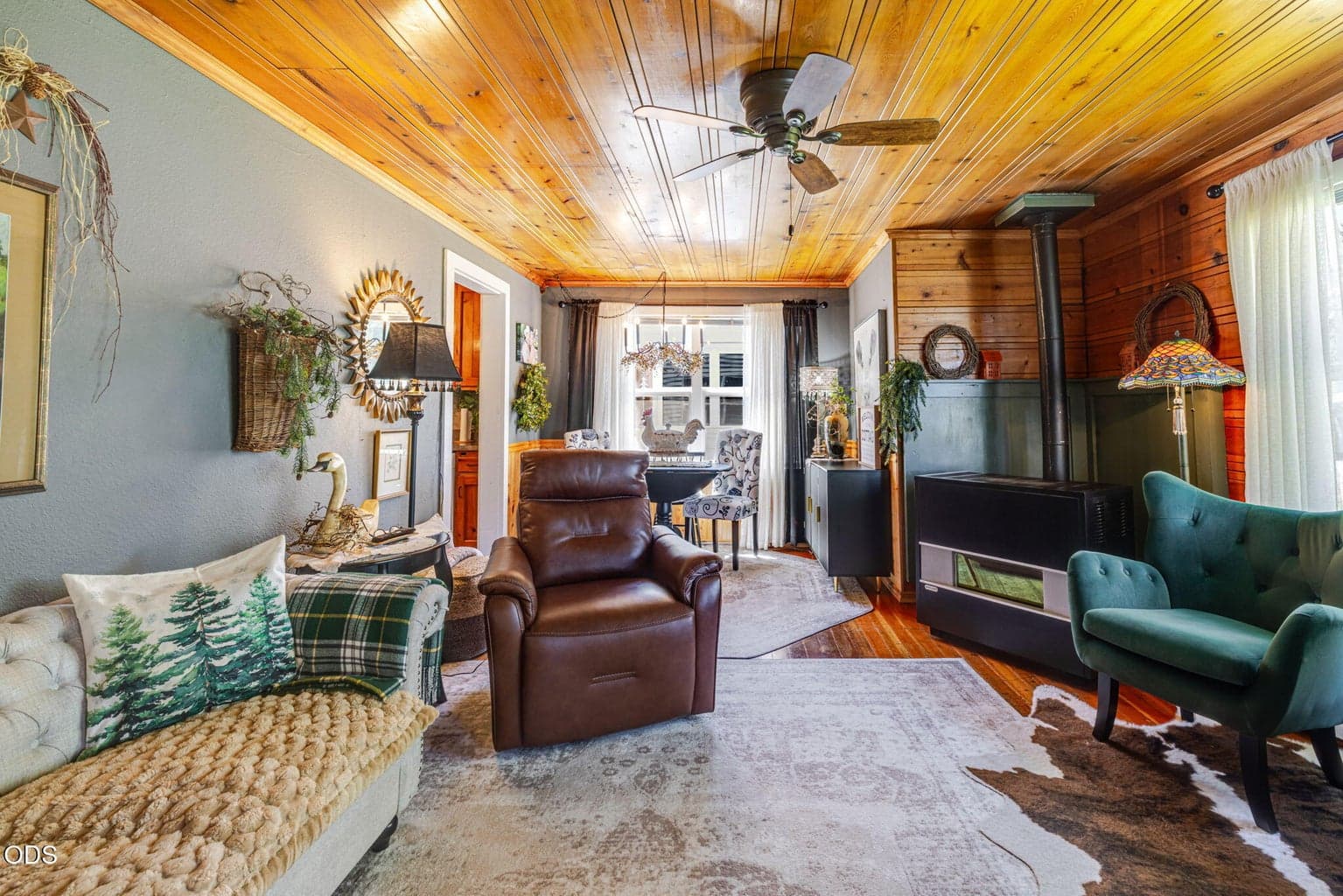 Photo of 138229 Hillcrest Street 5 of 26