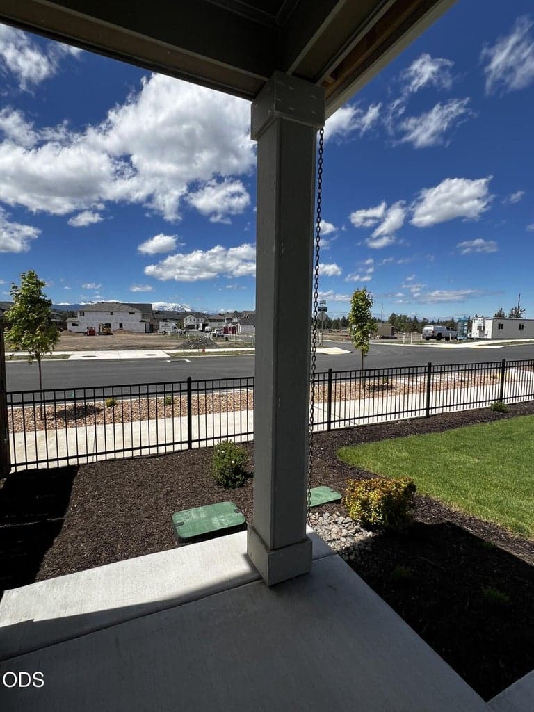 Photo of 3879 NE Petrosa Avenue 10 of 26