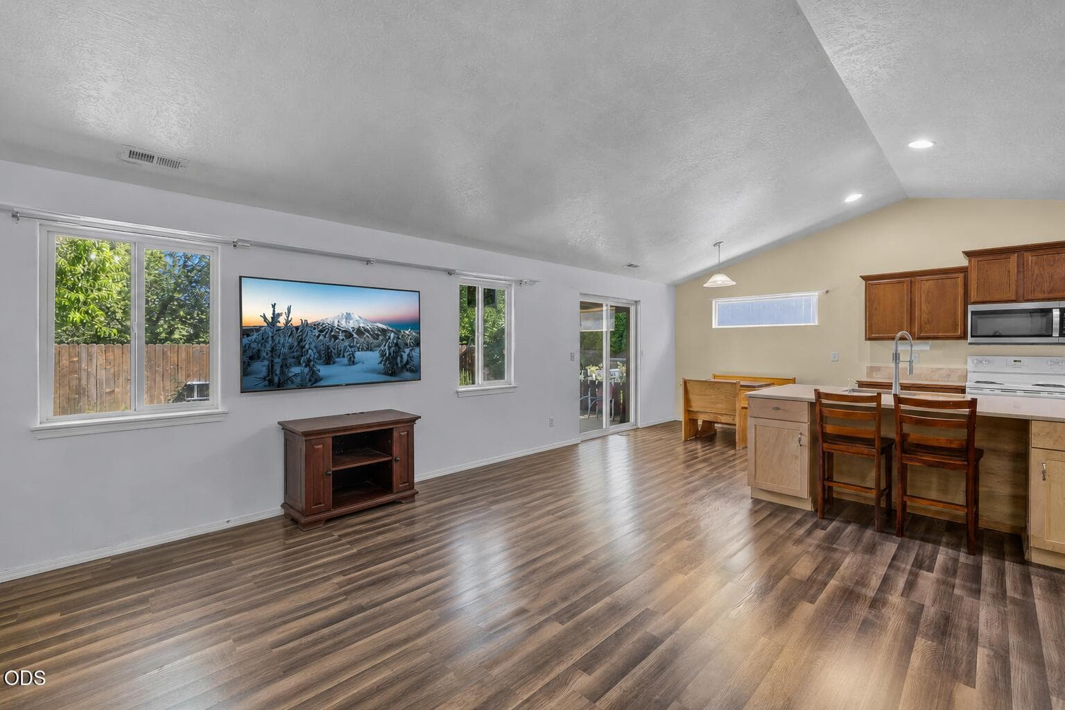 Photo of 252 33rd Drive 5 of 31