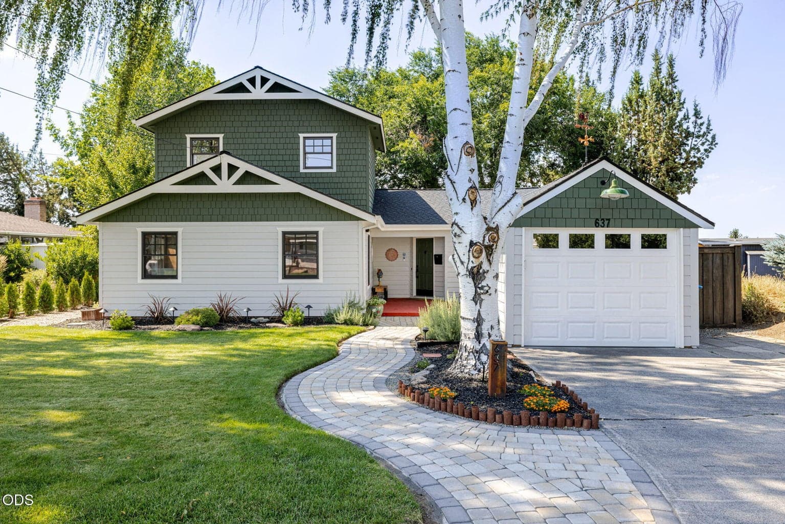 Photo of 637 Canyon Drive 1 of 65