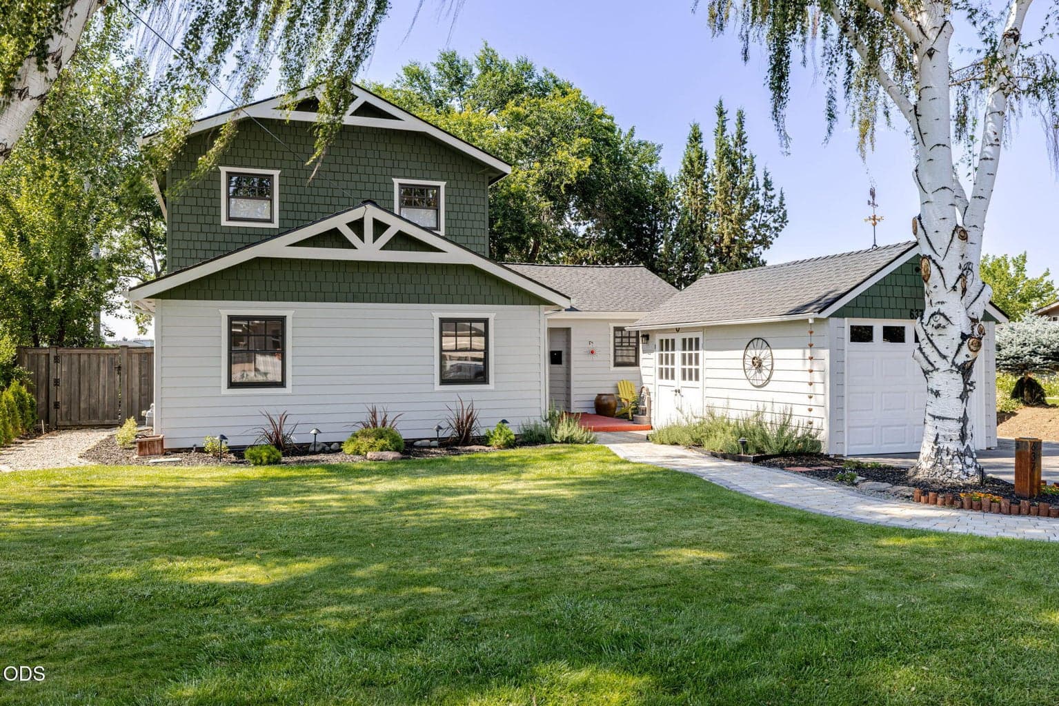 Photo of 637 Canyon Drive 2 of 65