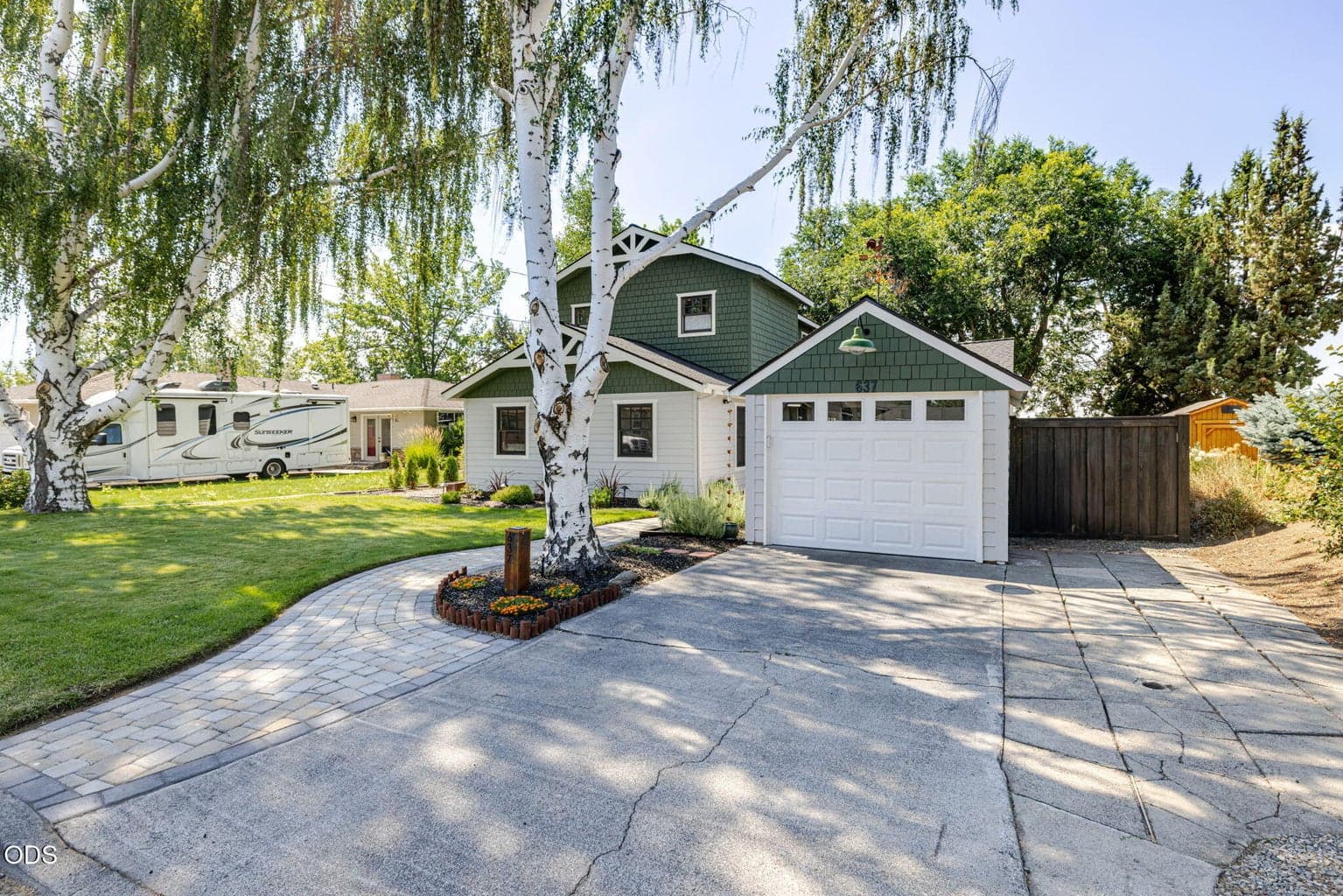 Photo of 637 Canyon Drive 3 of 65