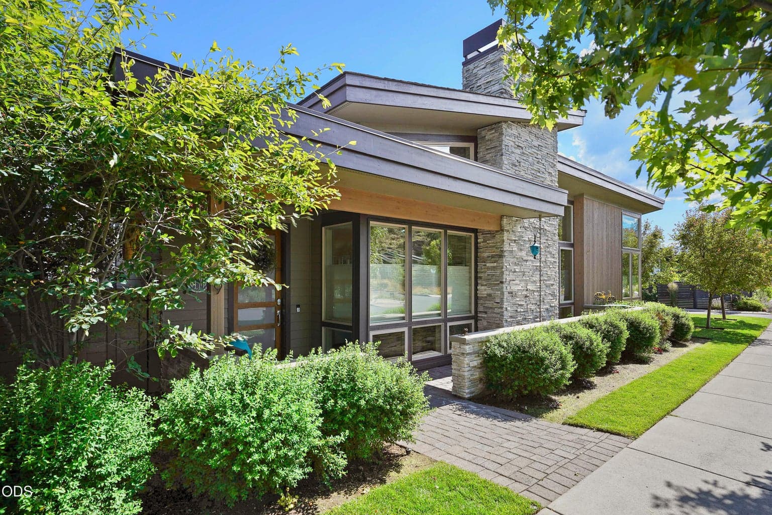 Photo of 2749 NW Shields Drive 7 of 49