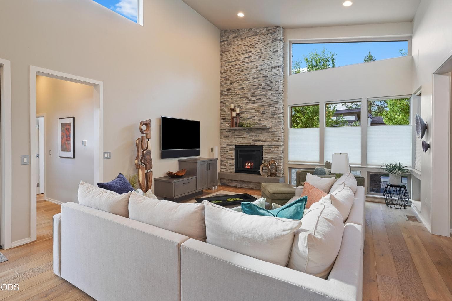 Photo of 2749 NW Shields Drive 14 of 49