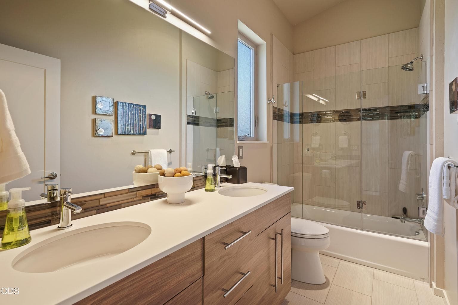 Guest bathroom with dual vanities