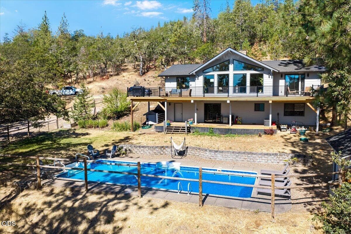 Photo of 657 Greenleaf Drive 2 of 53