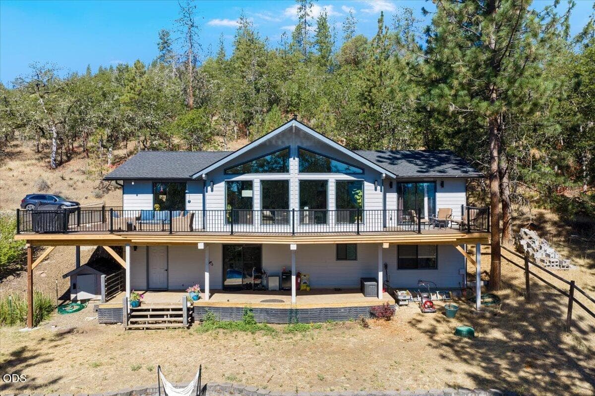 Photo of 657 Greenleaf Drive 1 of 53