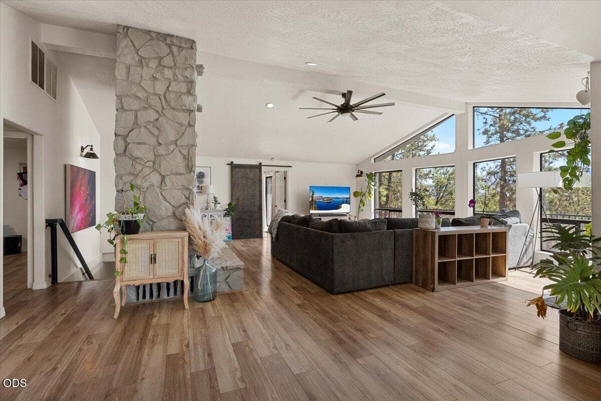 Photo of 657 Greenleaf Drive 5 of 53