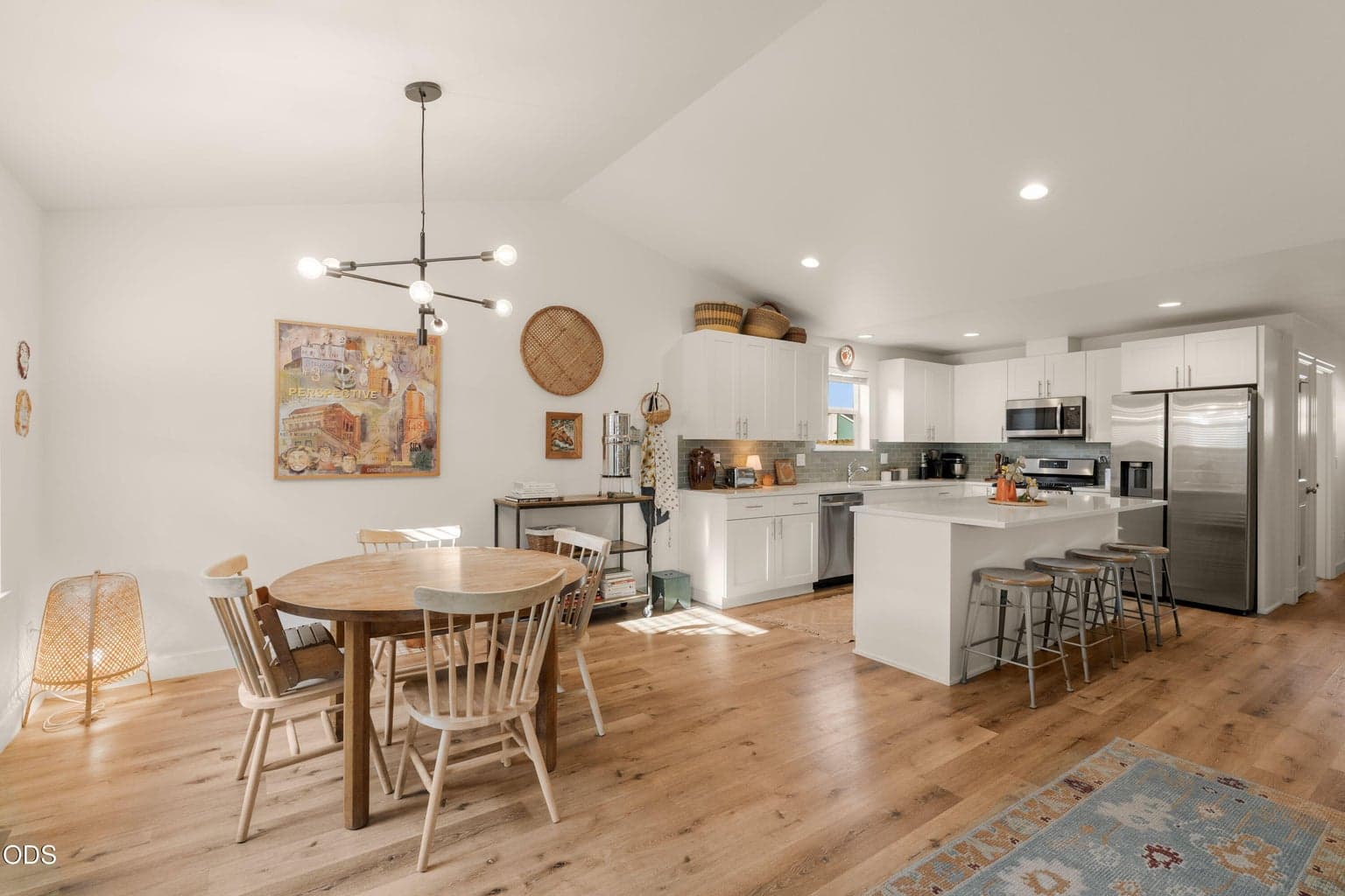 Photo of 320 33rd Street 5 of 33
