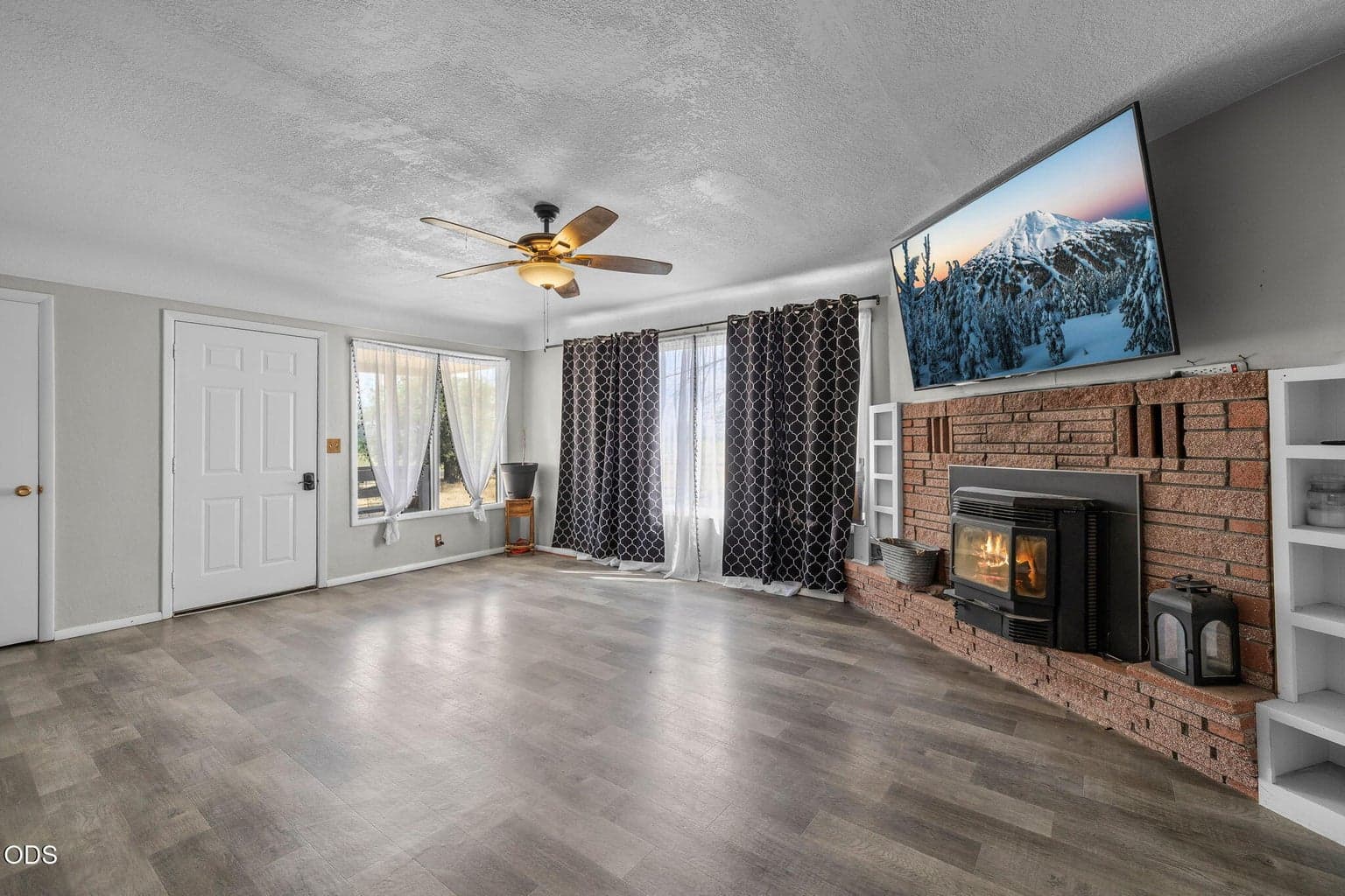 Photo of 4308 Collins Drive 4 of 49