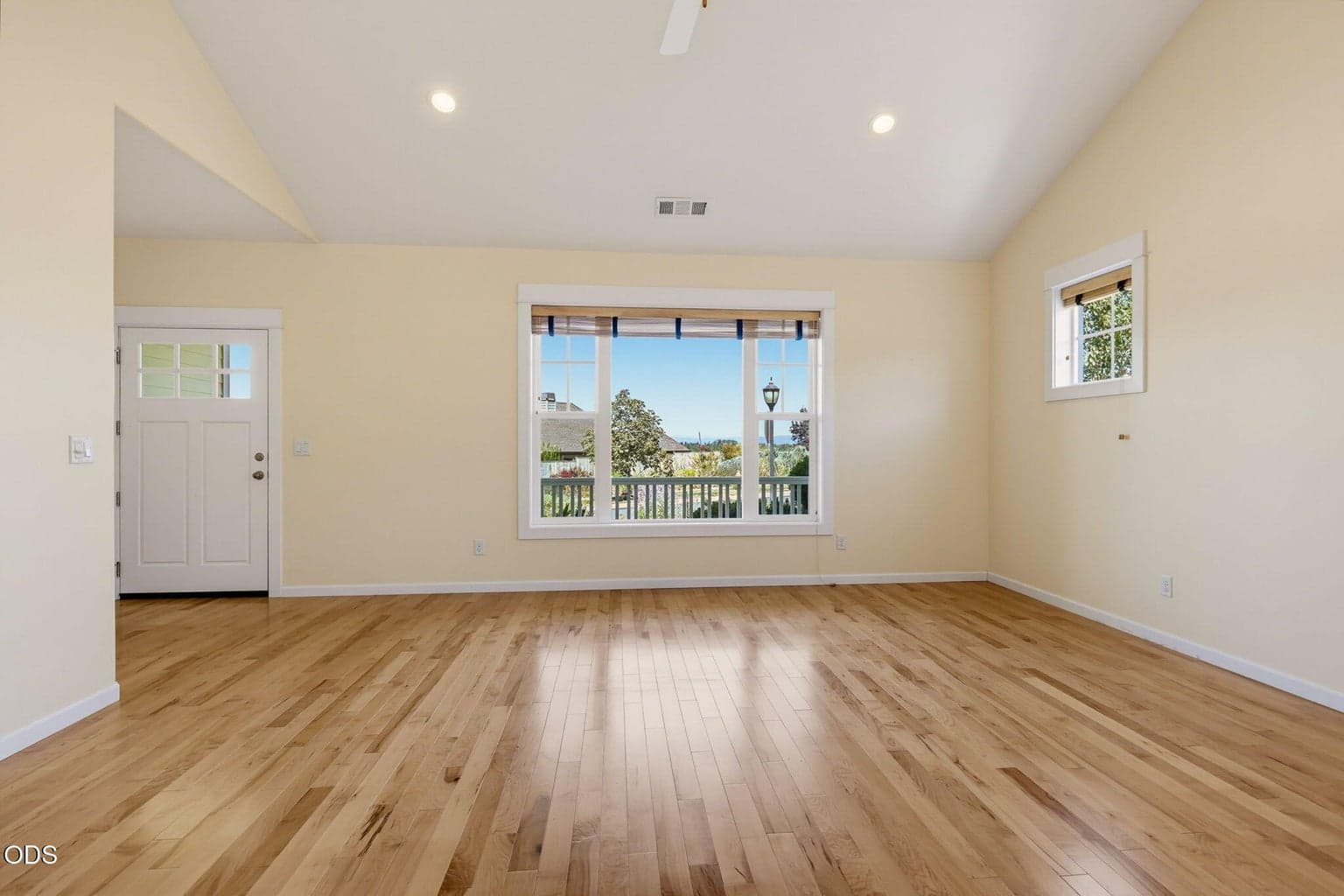 Photo of 3832 Sherwood Park Drive 4 of 42
