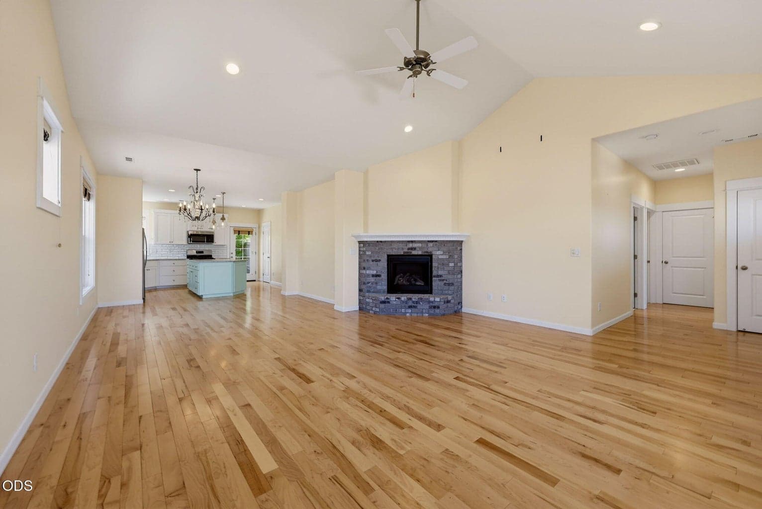 Photo of 3832 Sherwood Park Drive 5 of 42
