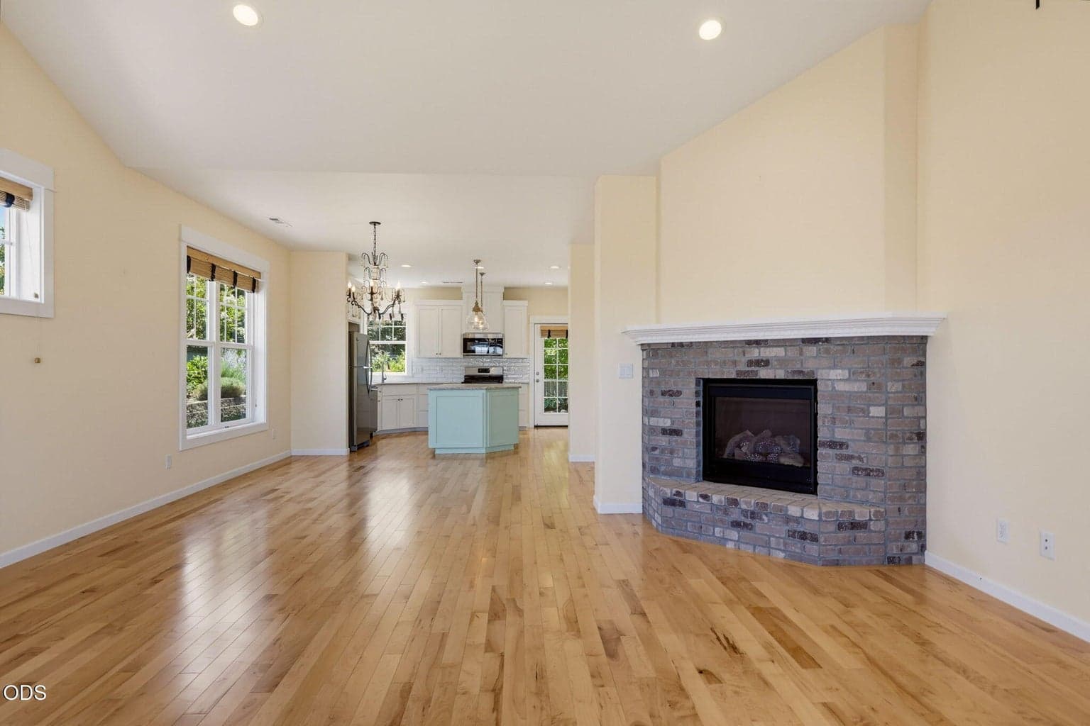 Photo of 3832 Sherwood Park Drive 6 of 42