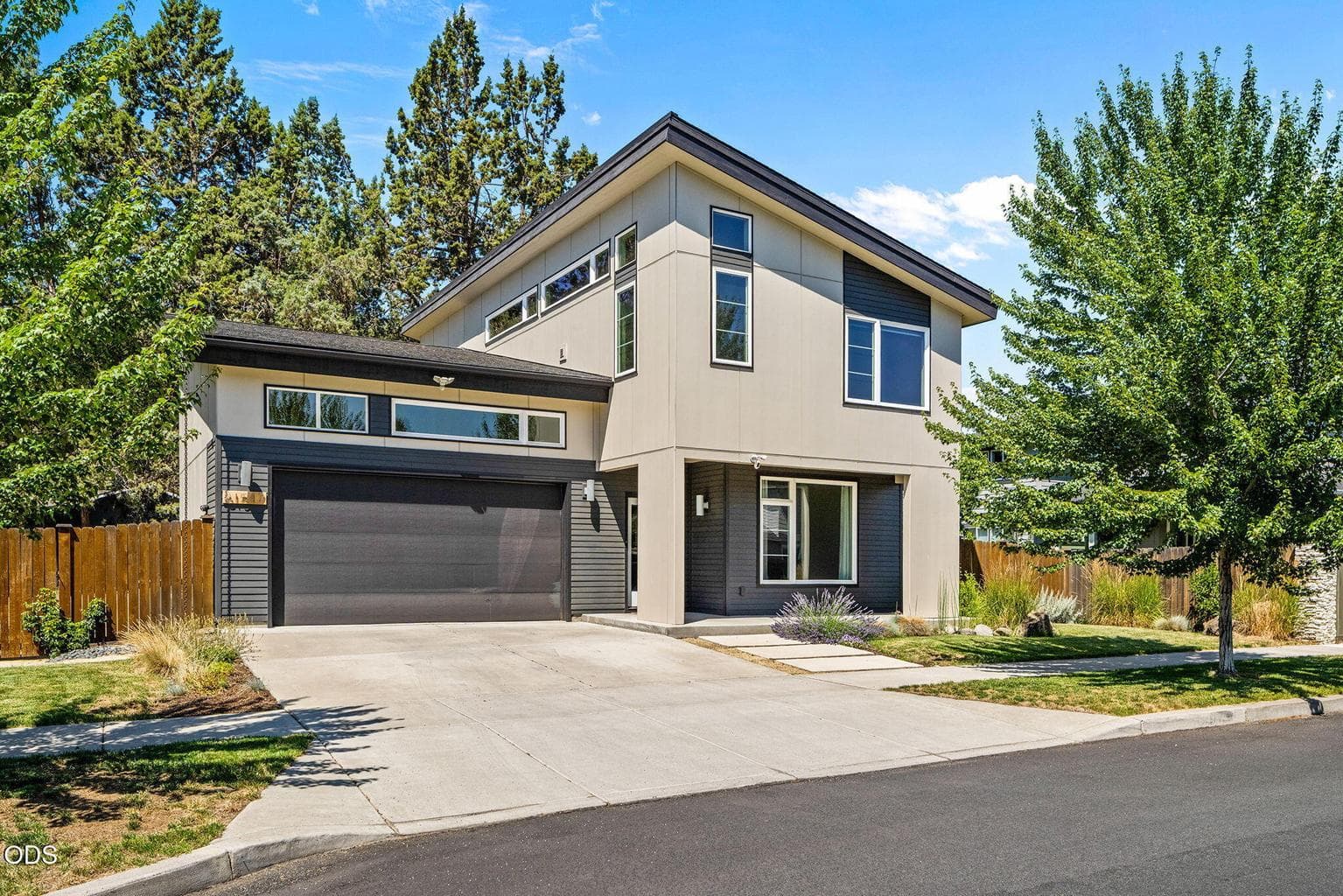 Photo of 61547 Lincoln Lane 1 of 52