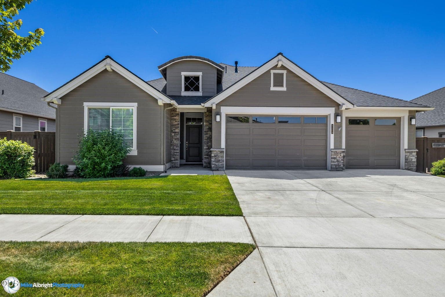 Photo of 4408 SW 36th Street 1 of 46