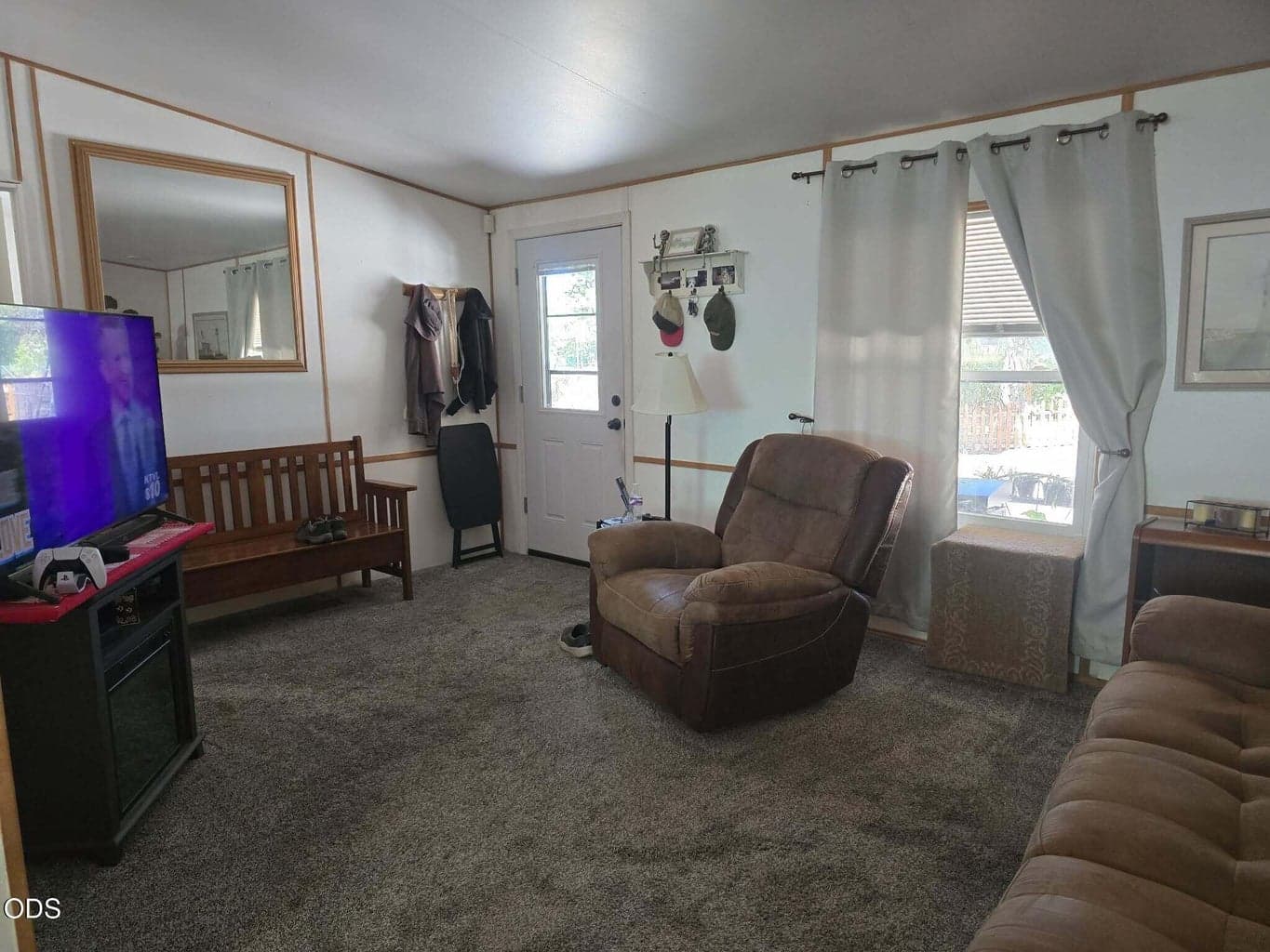 Photo of 476 Junction Avenue 5 of 28