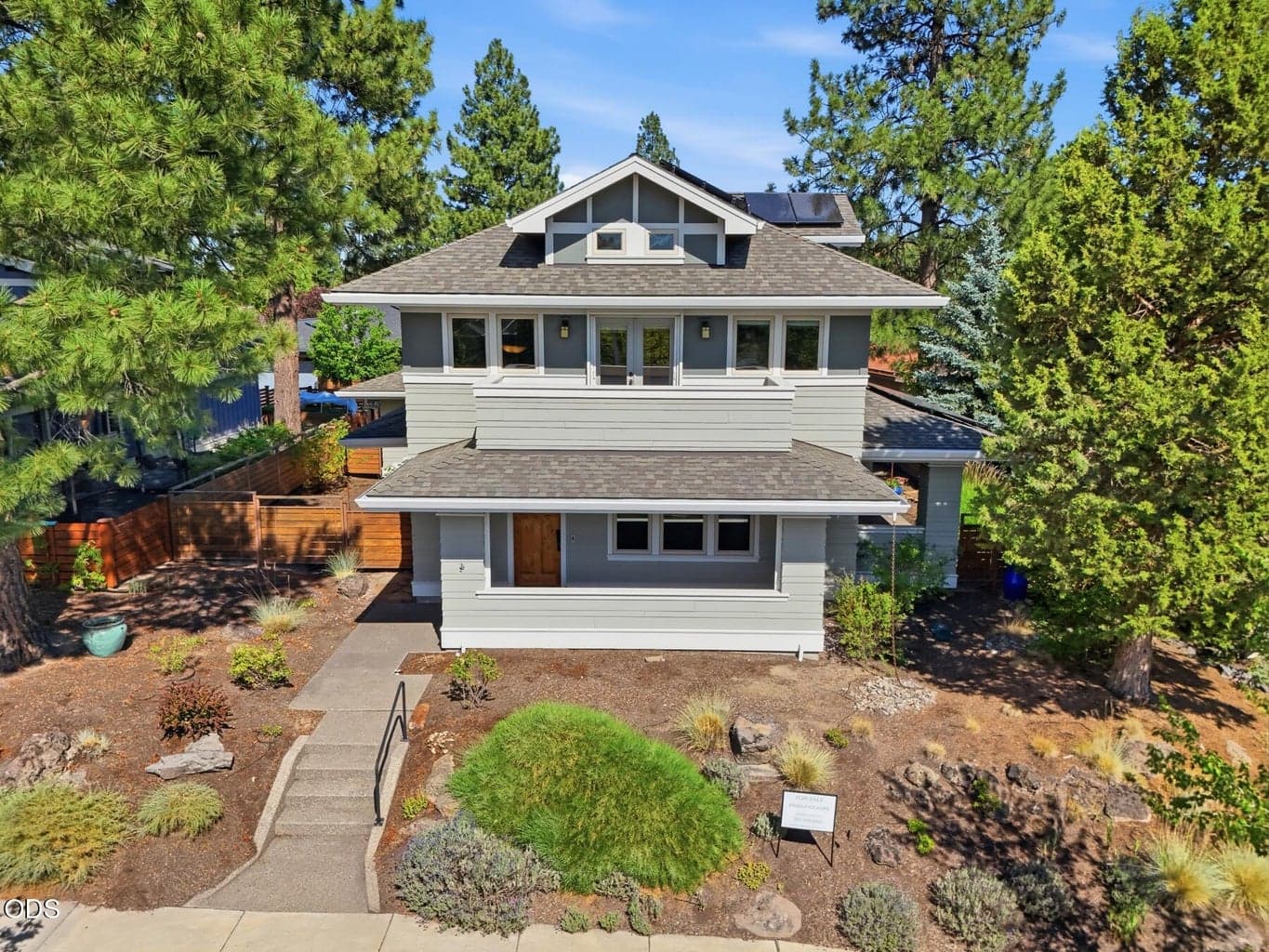 Photo of 810 NW John Fremont Street 3 of 61