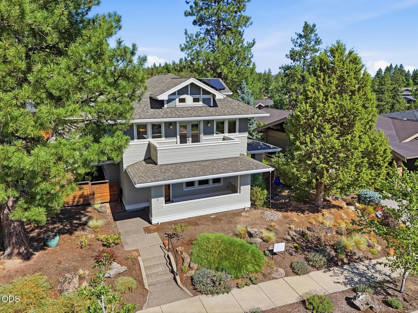 Photo of 810 NW John Fremont Street 5 of 61