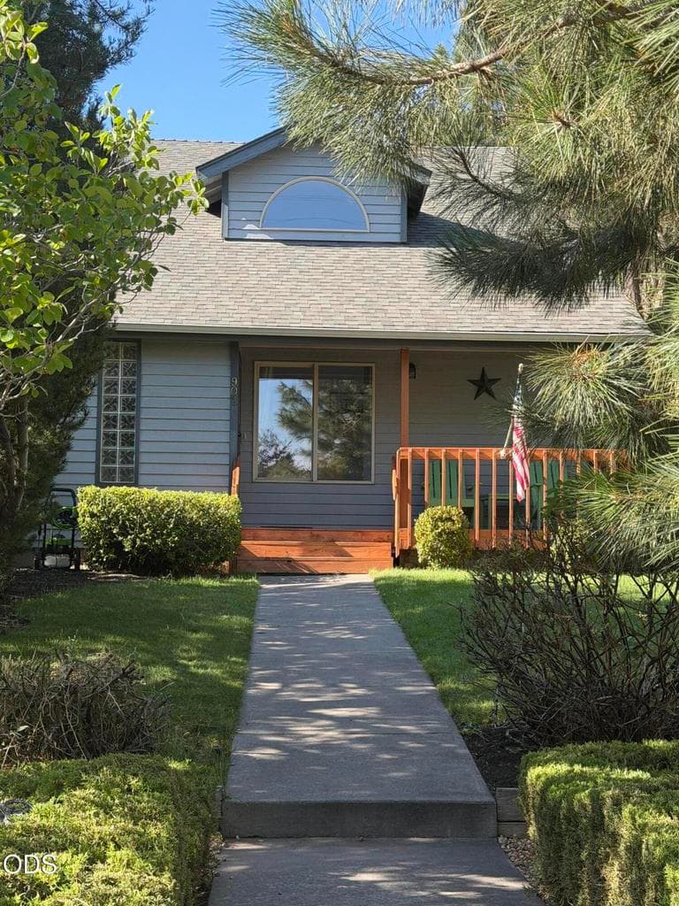 Photo of 902 Ogden Avenue 3 of 28