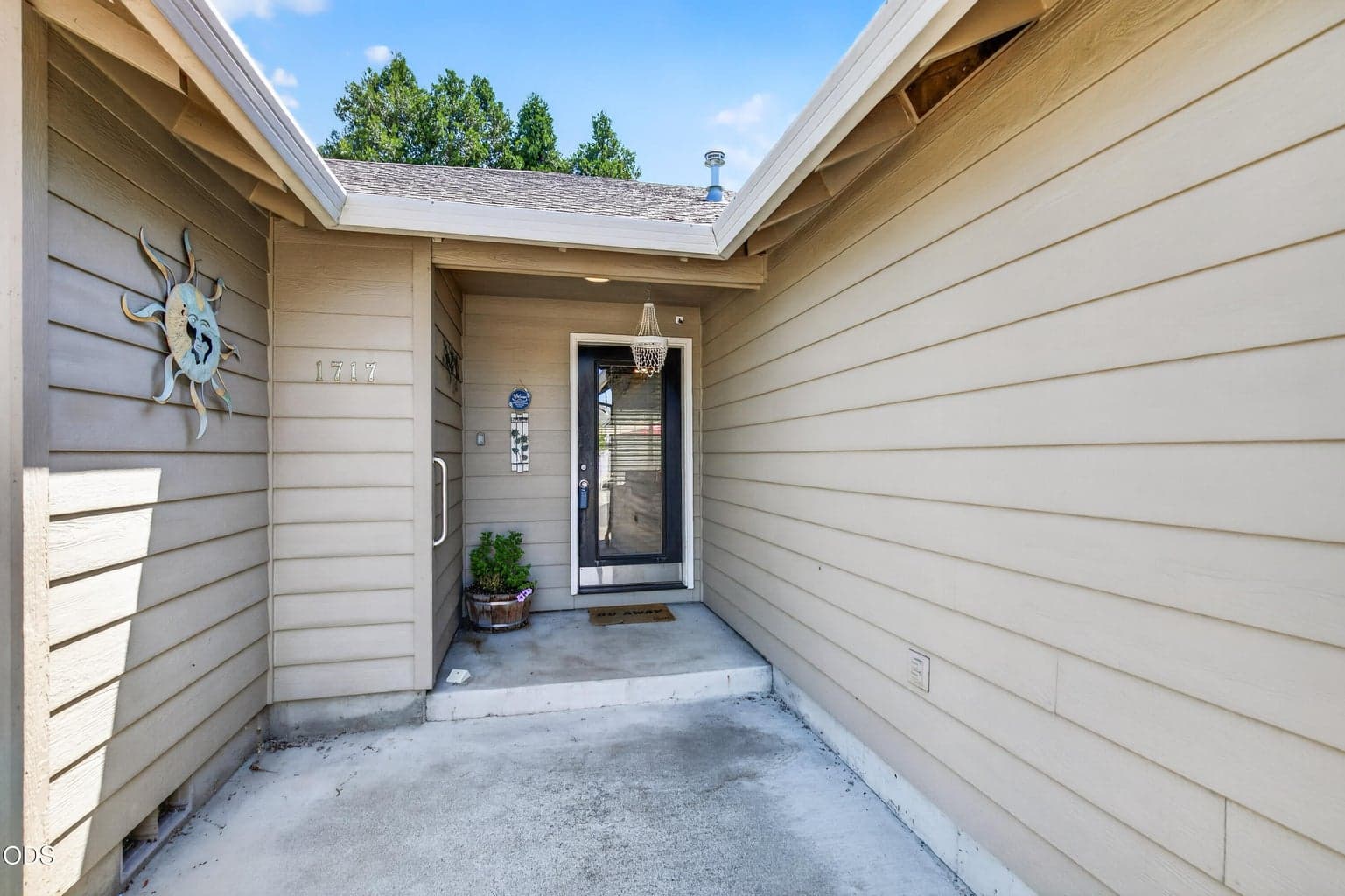 Photo of 1717 Alexis Way 5 of 29