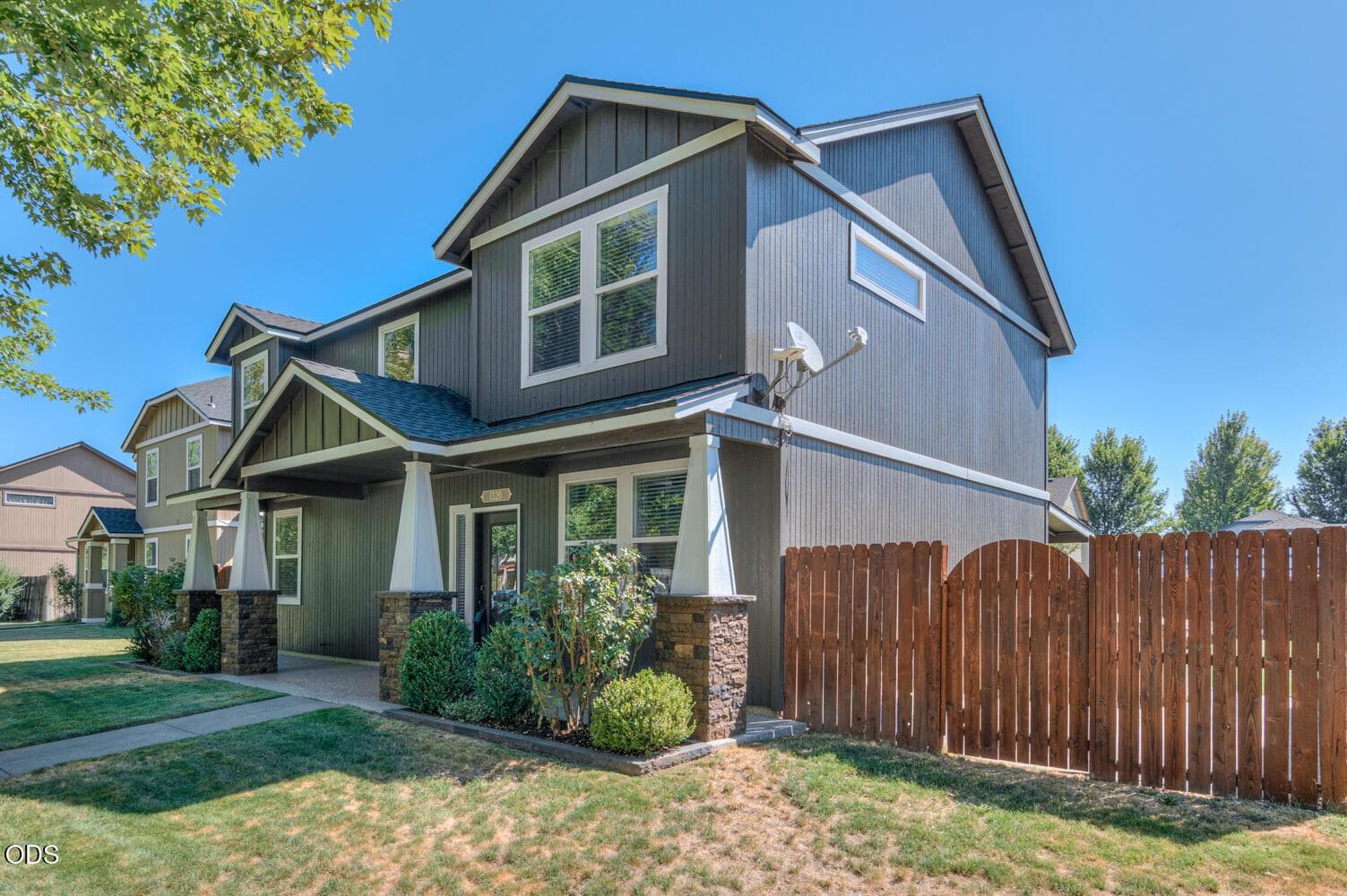 Photo of 1320 NE 3rd Street 2 of 35