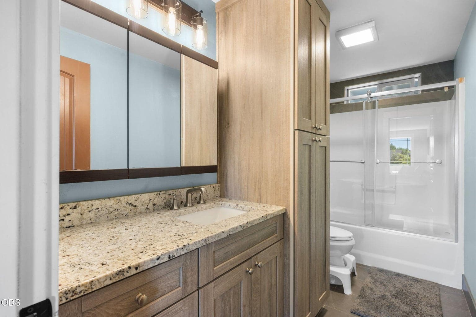 Photo of 2197 NW Kingwood Avenue 32 of 47