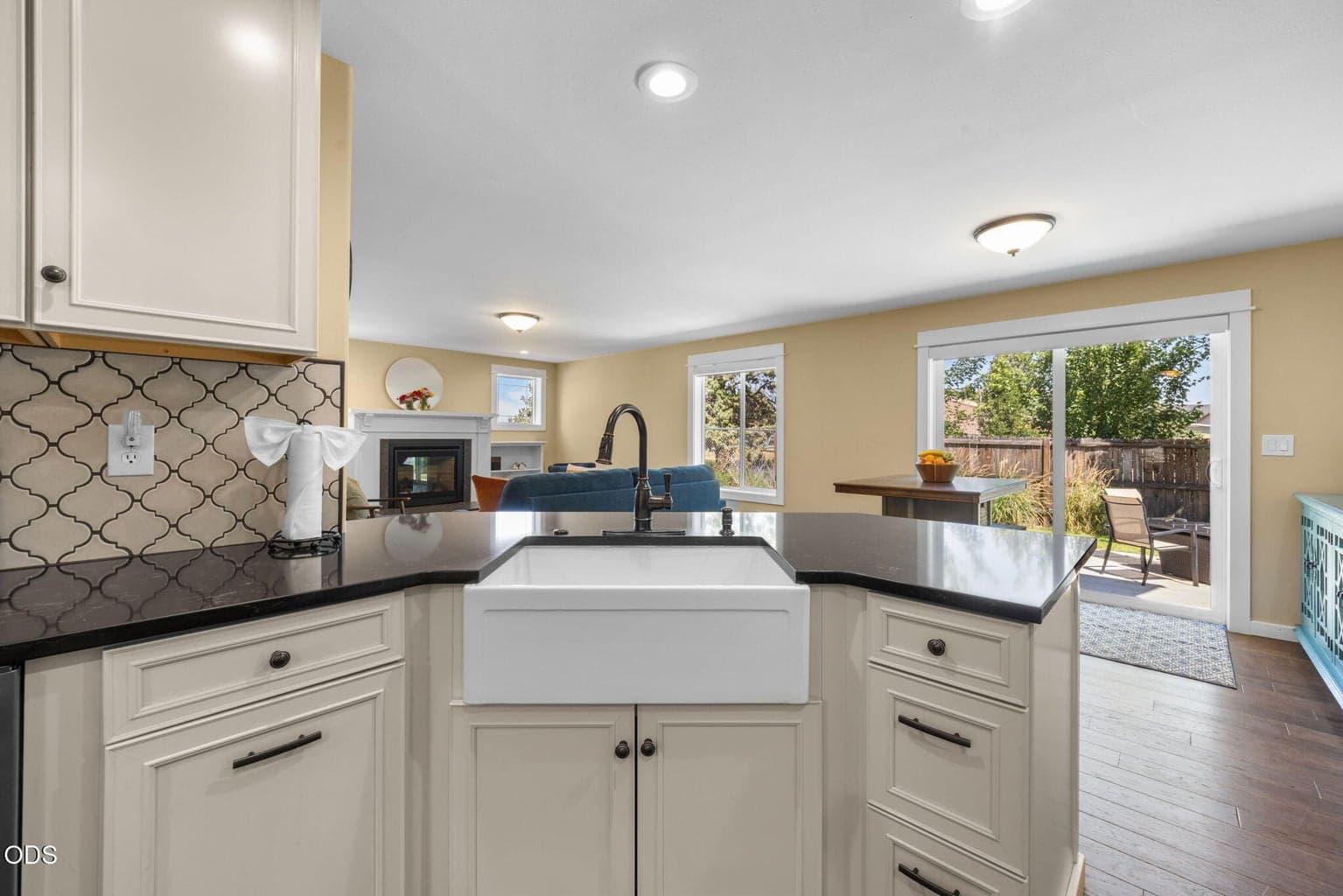 Photo of 2197 NW Kingwood Avenue 13 of 47