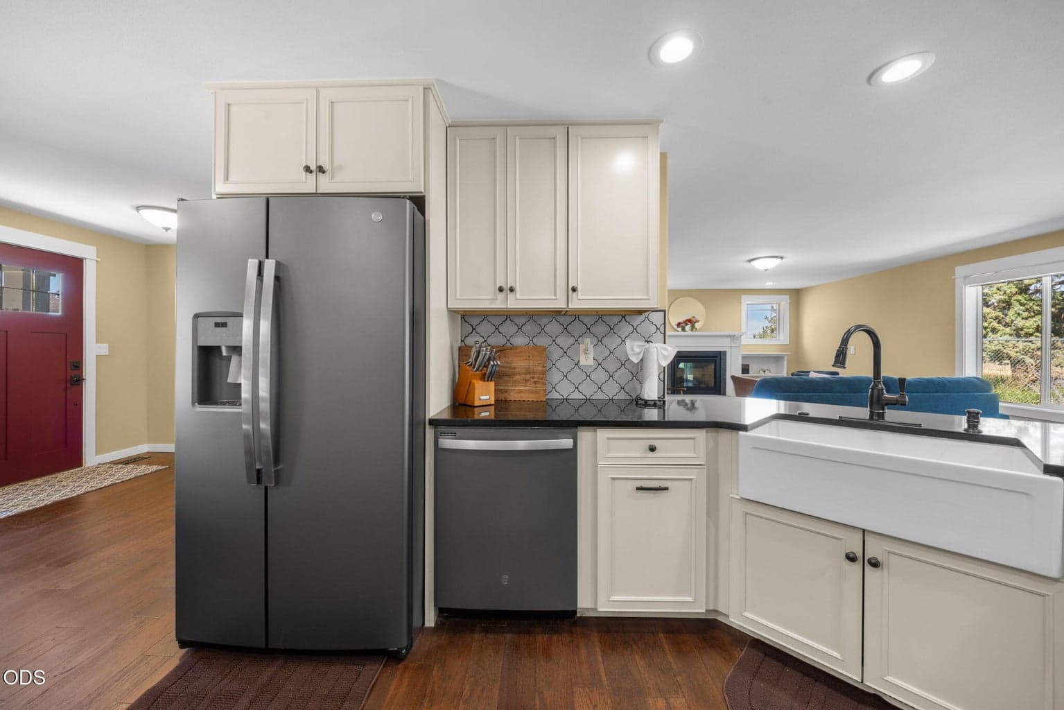 Photo of 2197 NW Kingwood Avenue 12 of 47