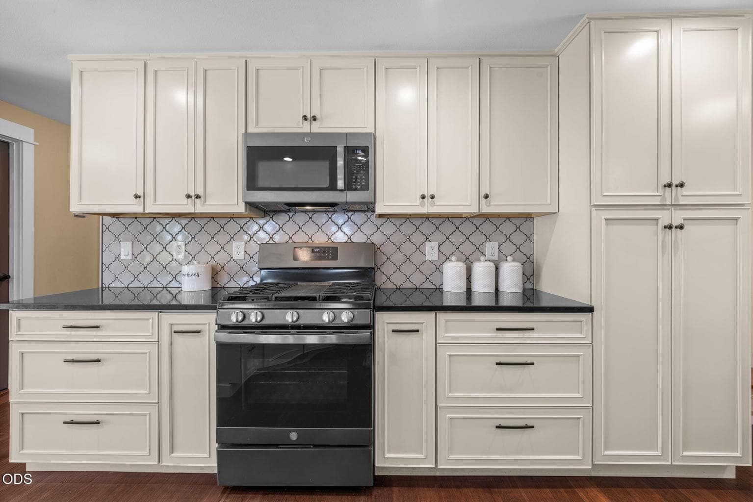 Photo of 2197 NW Kingwood Avenue 11 of 47