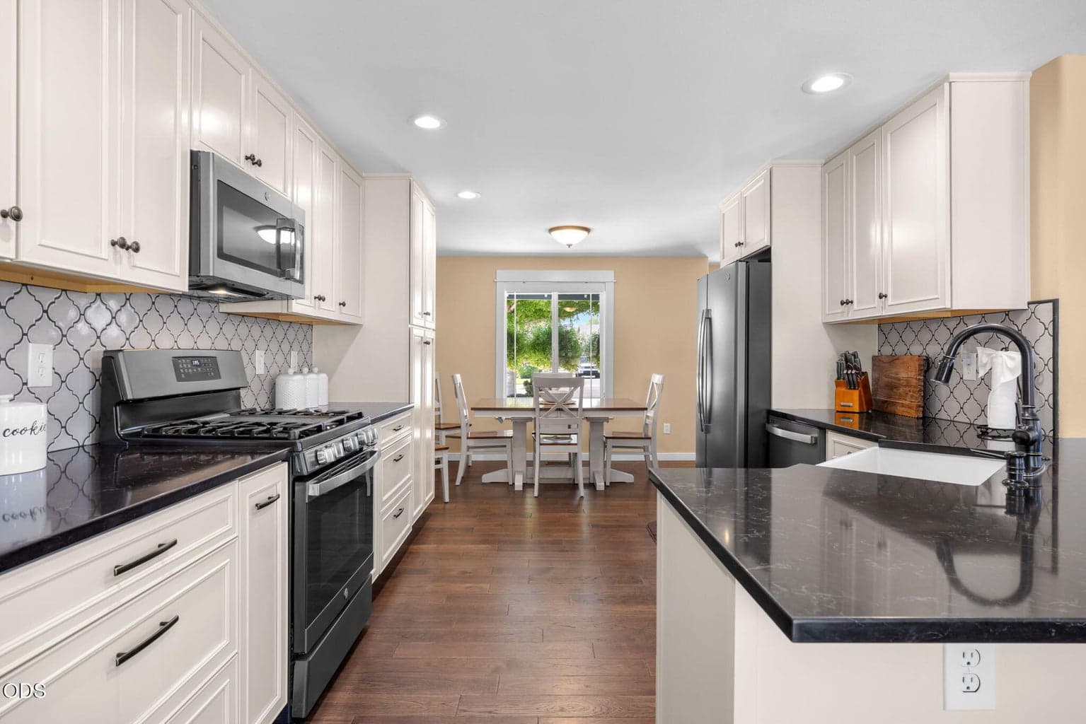 Photo of 2197 NW Kingwood Avenue 9 of 47