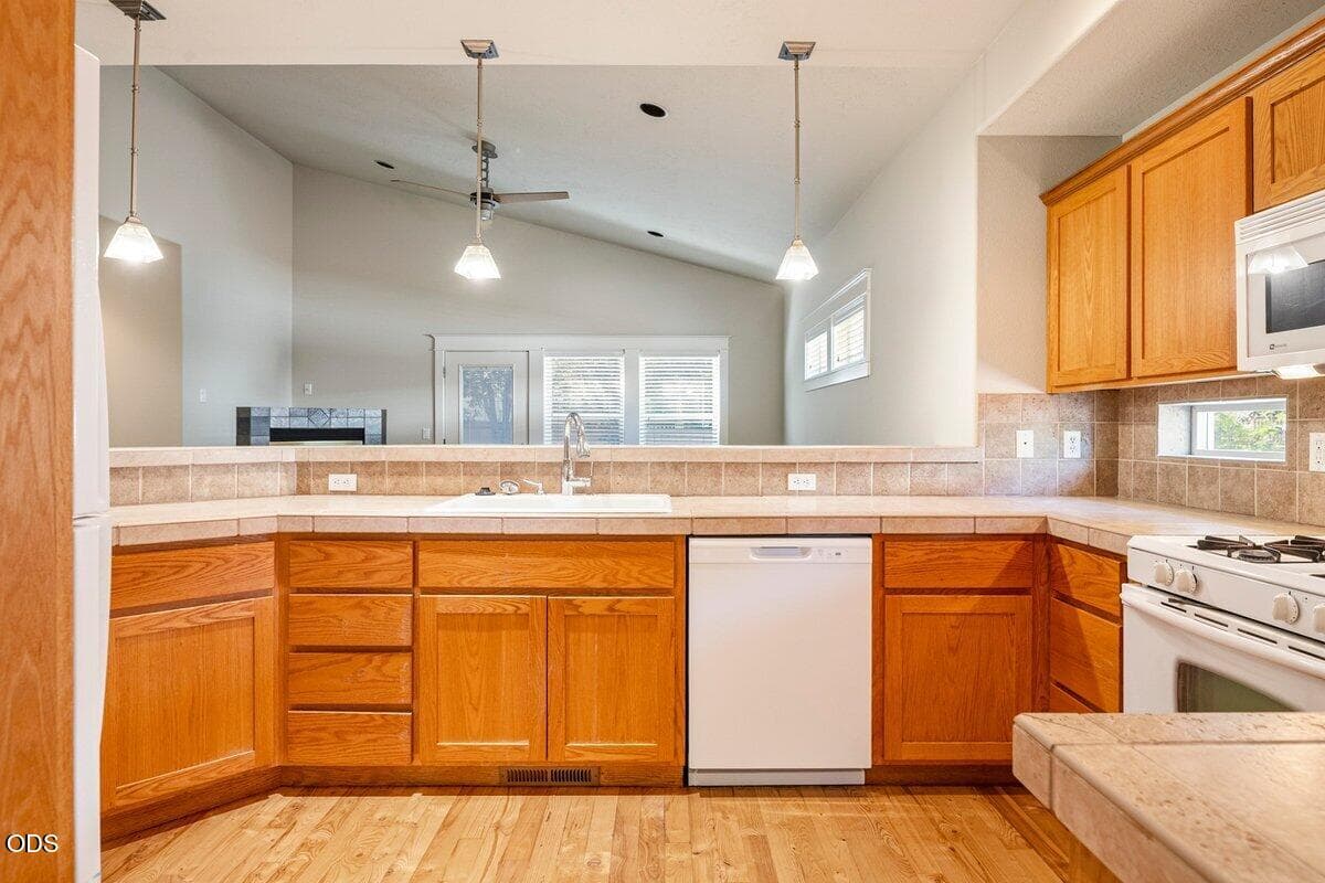 Photo of 20651 Sierra Drive 5 of 24