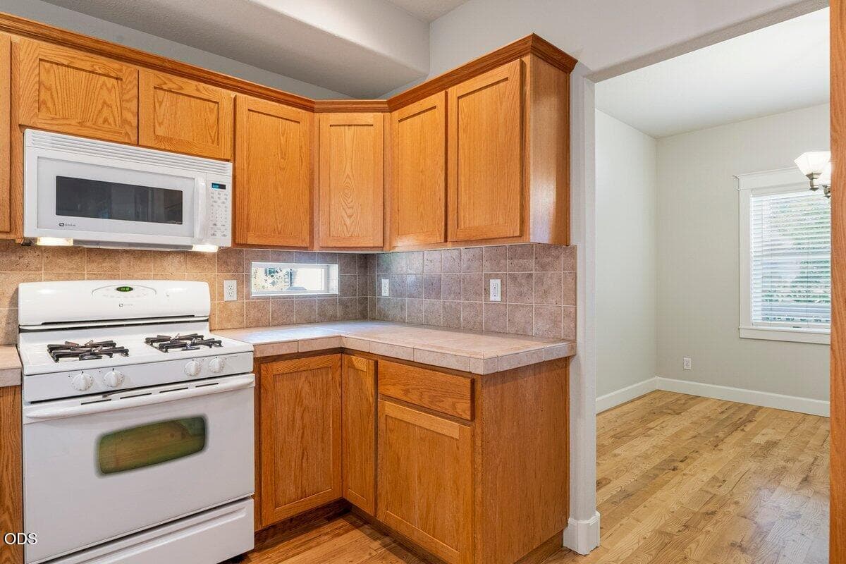 Photo of 20651 NE Sierra Drive 7 of 24