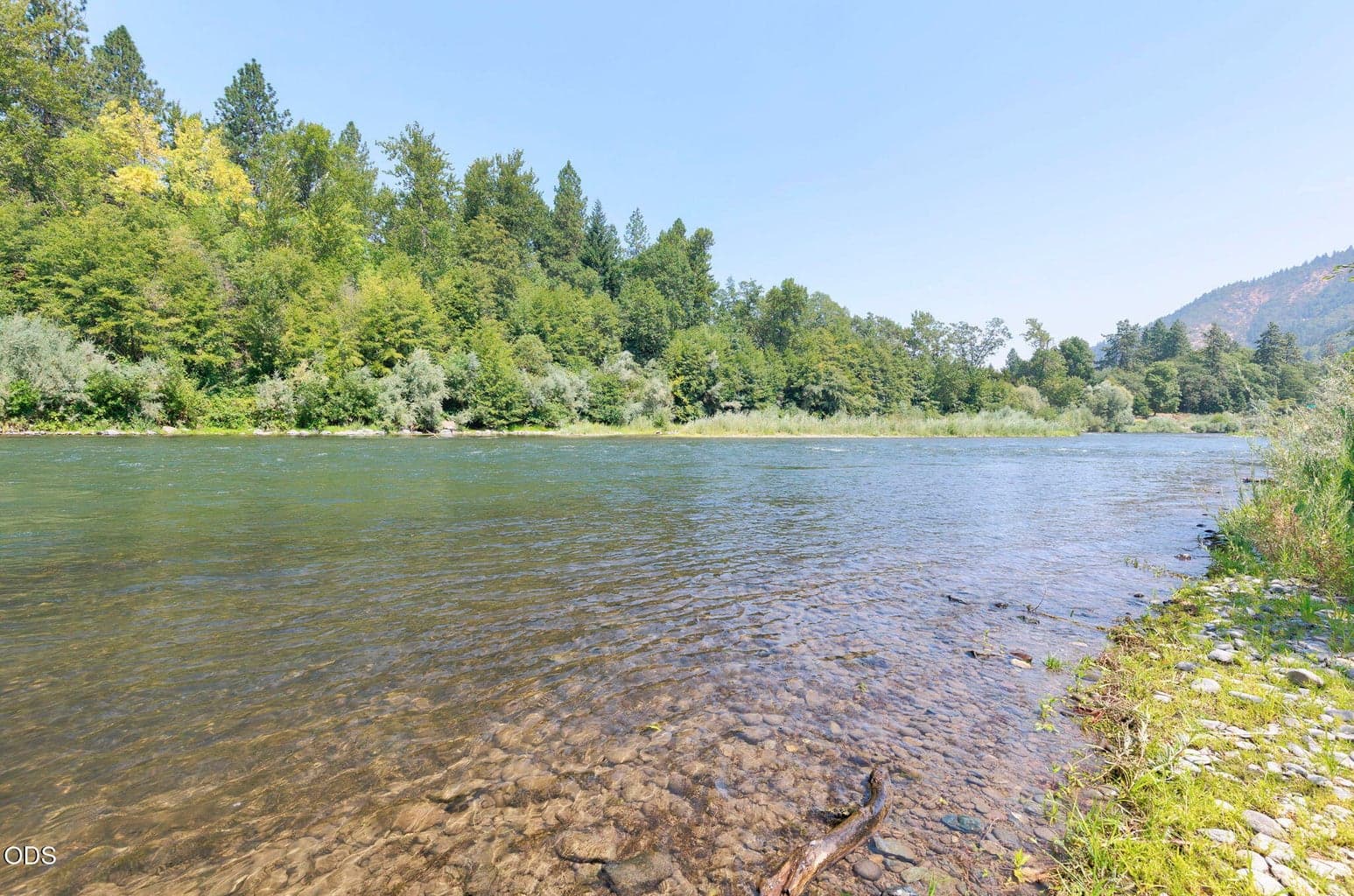 Photo of 7010 Rogue River Highway 1 of 17