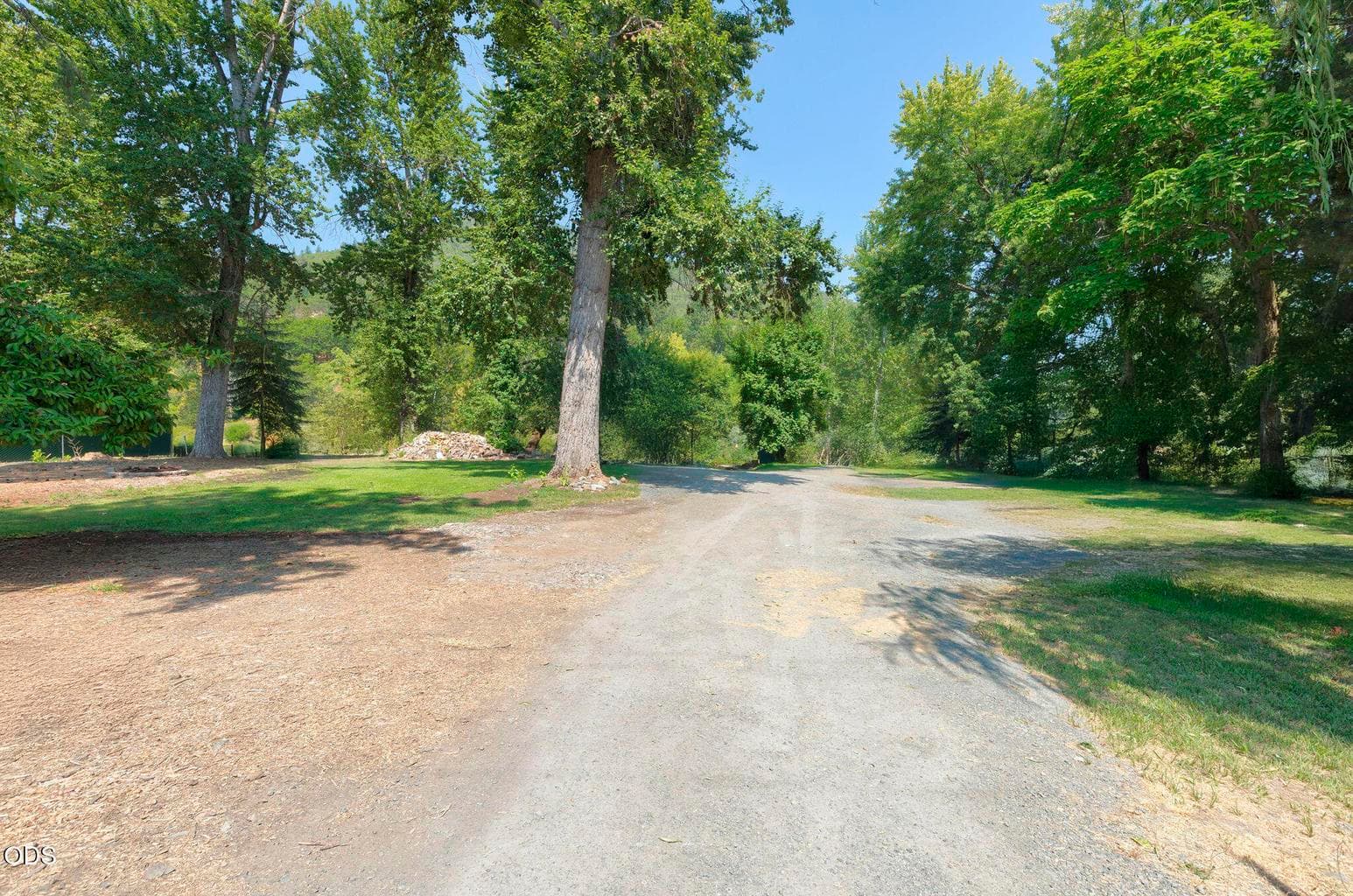 Photo of 7010 Rogue River Highway 4 of 17