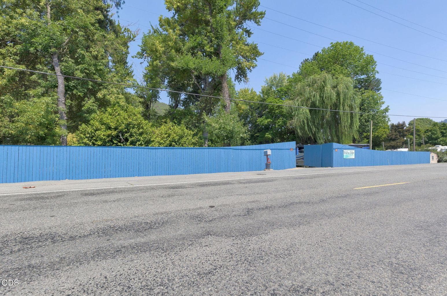 Photo of 7010 Rogue River Highway 2 of 17